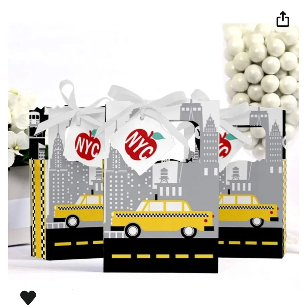 NWT‼️ 12 NYC Big Apple Theme Party Favor Boxes Containers Cityscape Gift Bags